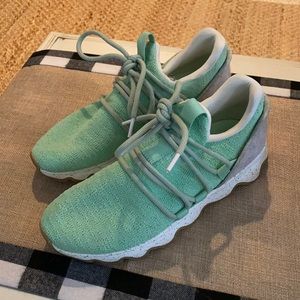 Like new!! Mint Green Sorel Tennis Shoes